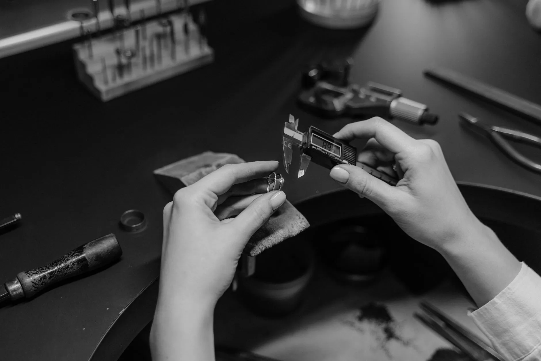 面向严苛工业环境的HMI人机界面防护等级与触控技术解读