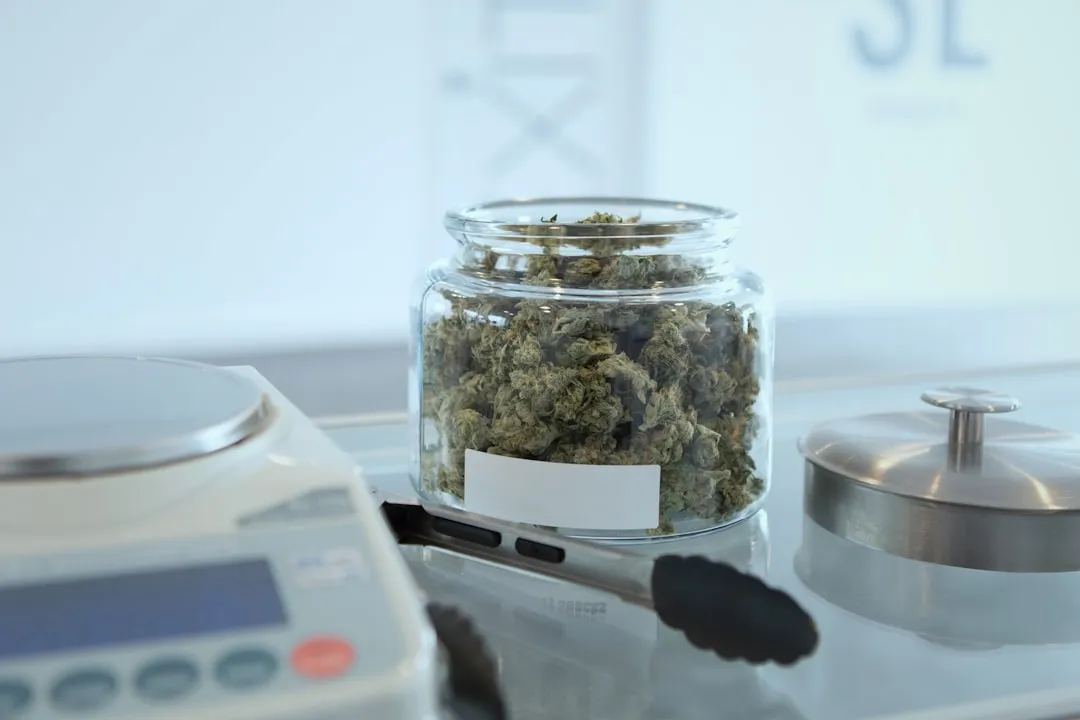 工业触摸屏与HMI人机界面在自动化设备中的选型要点分析