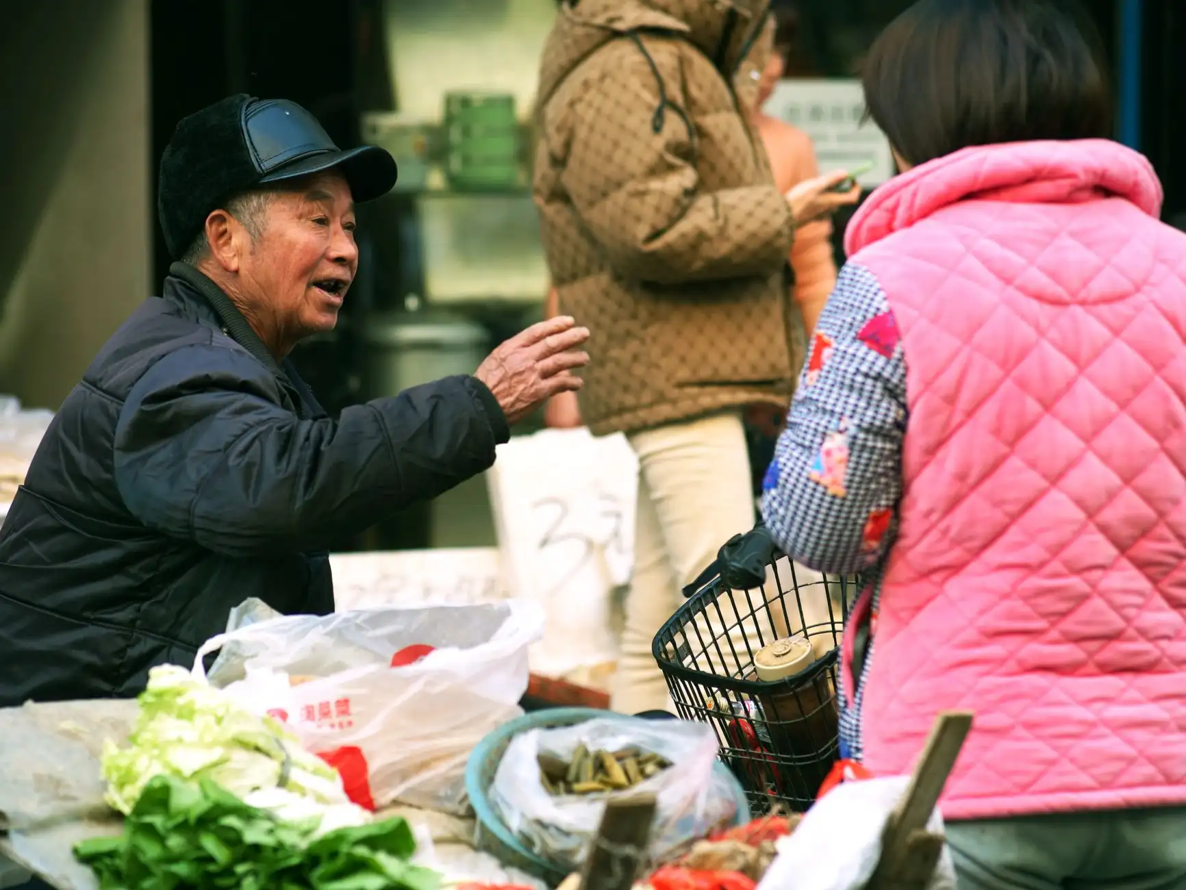 工业触摸屏在自动化设备中的高亮显示与灵敏触控技术解析